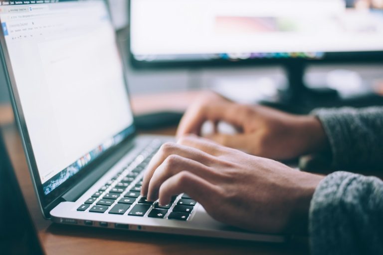 Devenir Media Buyer Freelance : Votre Roadmap pour Cartonner en 2025 !