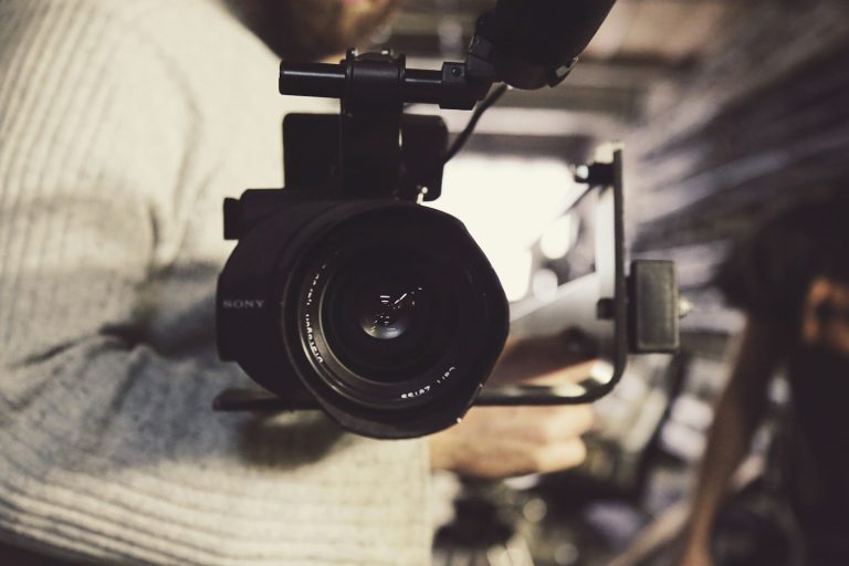 Vidéaste Freelance : Comment Briller en 2025 et Éviter les Flops ?